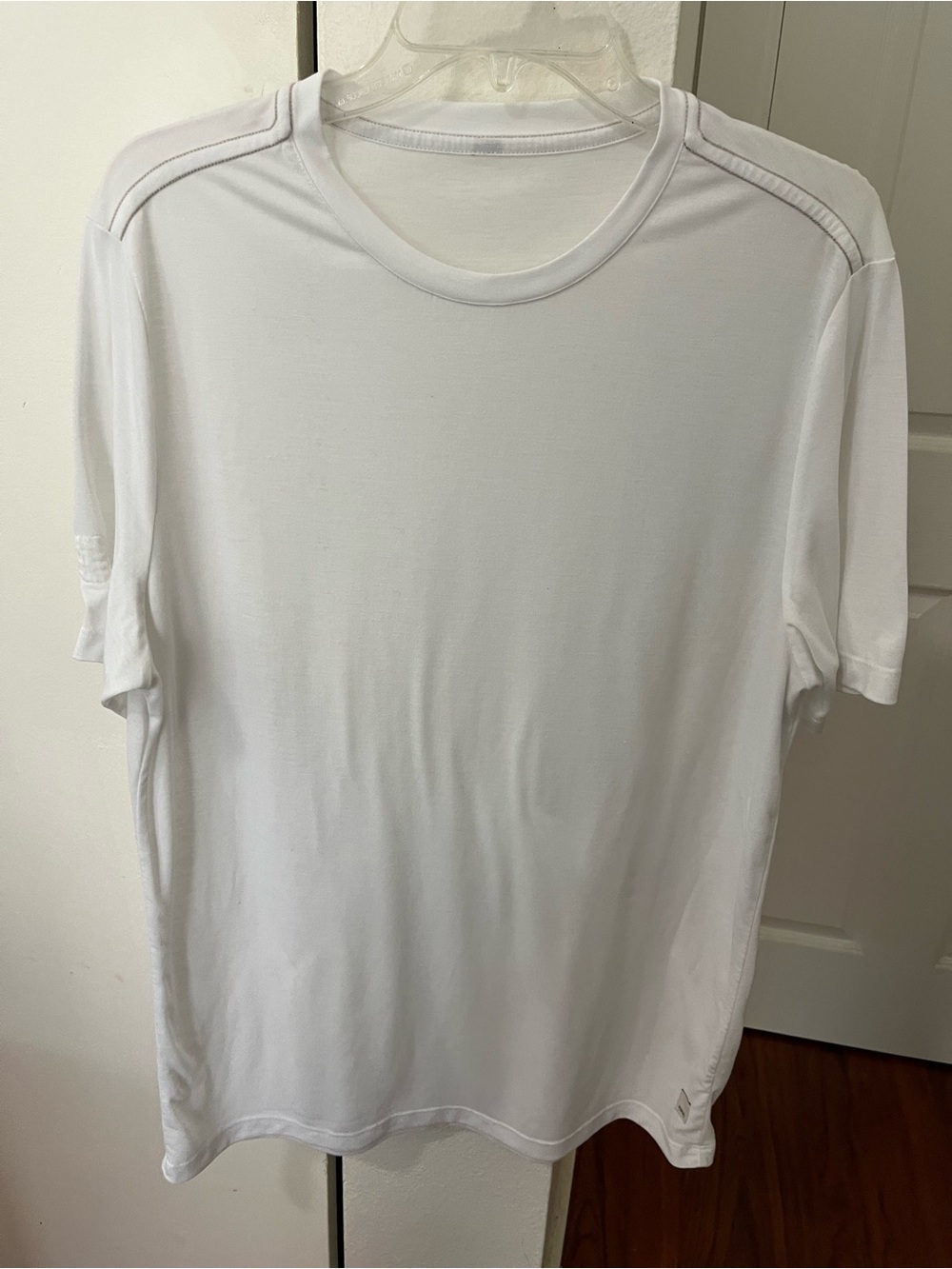 Vuori Current Tech White Short Sleeve Crew Tee - Picture 2 of 9